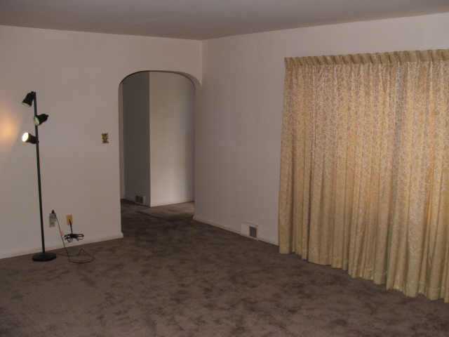 582 South James Road Columbus, OH 43213 - Photo 2 of 8