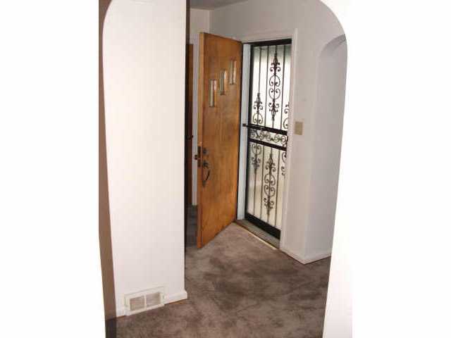 582 South James Road Columbus, OH 43213 - Photo 5 of 8