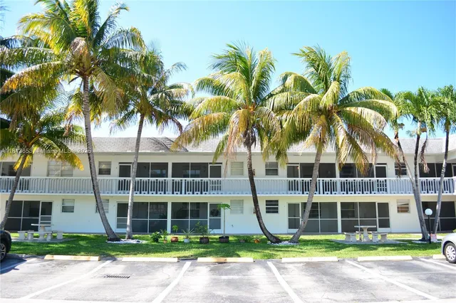 $200,000 | 705 Northeast 2nd Street, Unit 4, Hallandale Beach, FL 33009