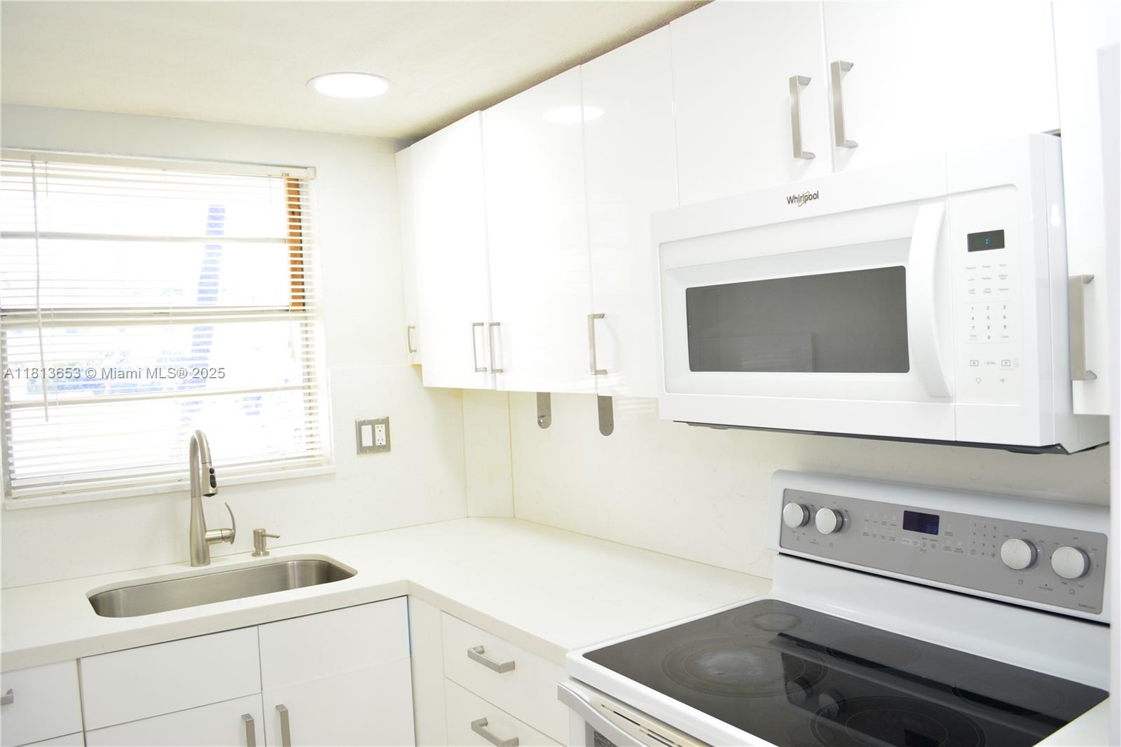 705 Northeast 2nd Street, Unit 4 Hallandale Beach, FL 33009 - Photo 11 of 22