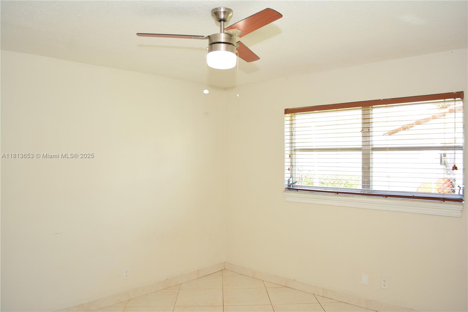 705 Northeast 2nd Street, Unit 4 Hallandale Beach, FL 33009 - Photo 20 of 22