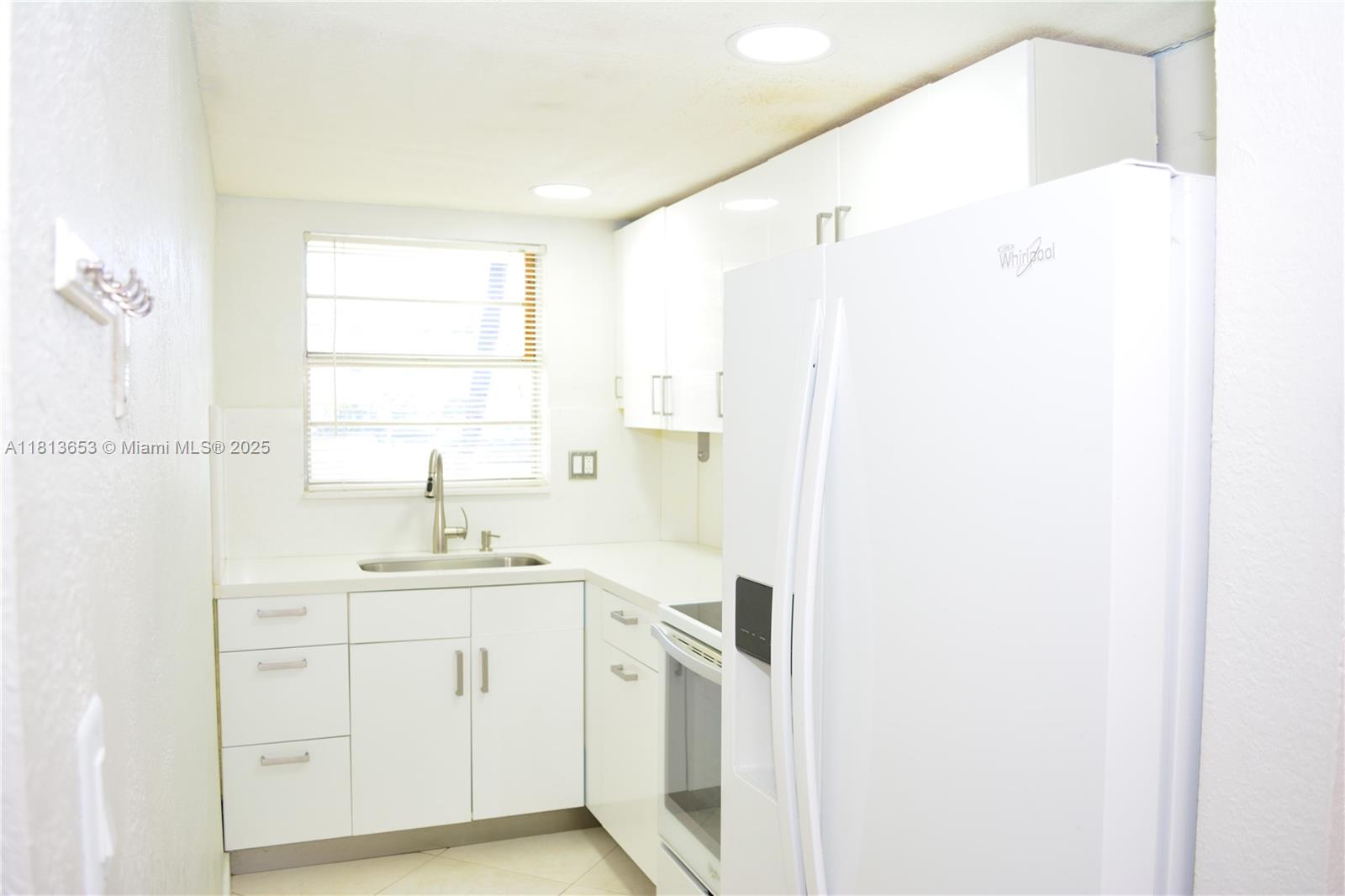 705 Northeast 2nd Street, Unit 4 Hallandale Beach, FL 33009 - Photo 8 of 22