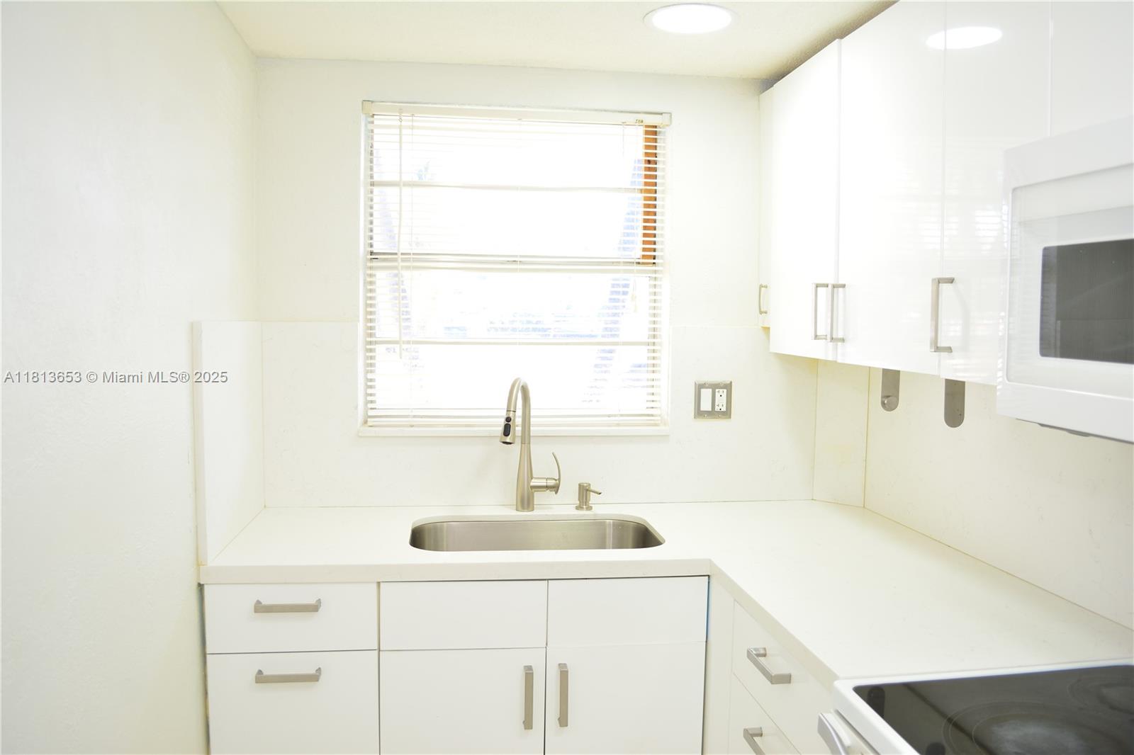 705 Northeast 2nd Street, Unit 4 Hallandale Beach, FL 33009 - Photo 9 of 22