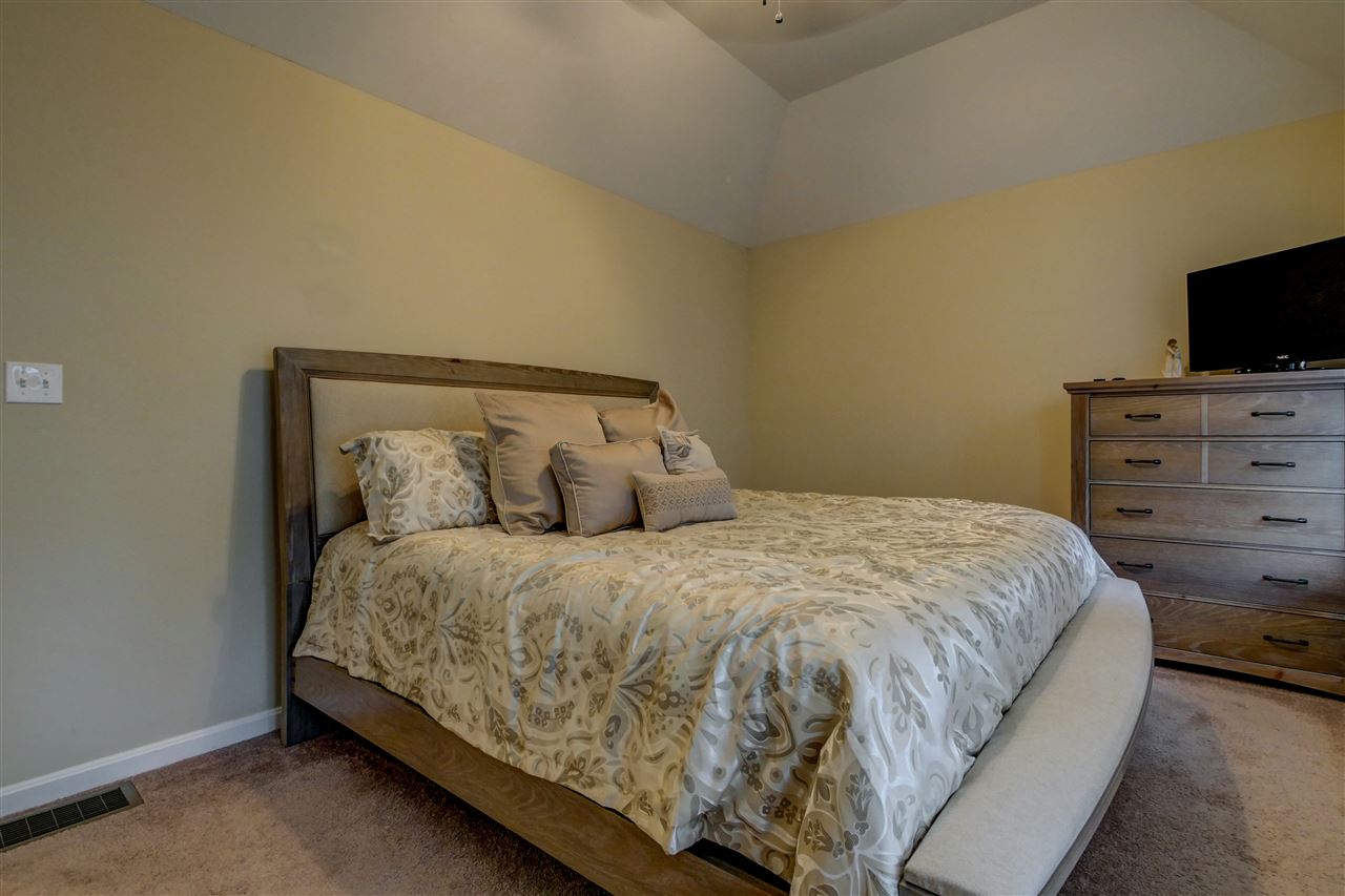 375 Bodwell Road Manchester, NH 03109 - Photo 23 of 40
