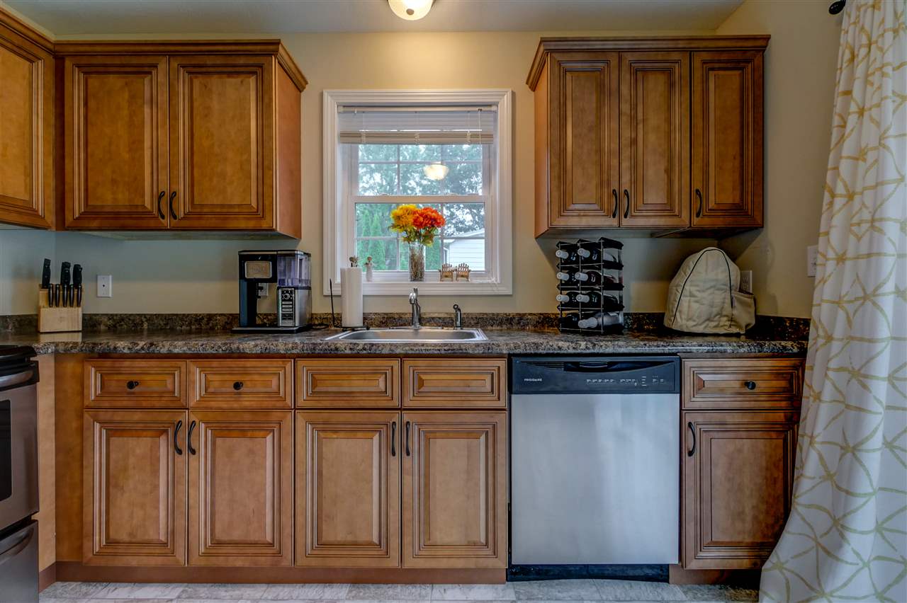 375 Bodwell Road Manchester, NH 03109 - Photo 5 of 40