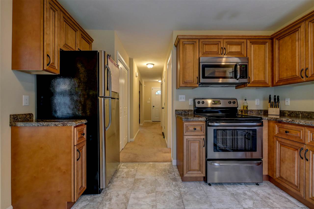 375 Bodwell Road Manchester, NH 03109 - Photo 8 of 40