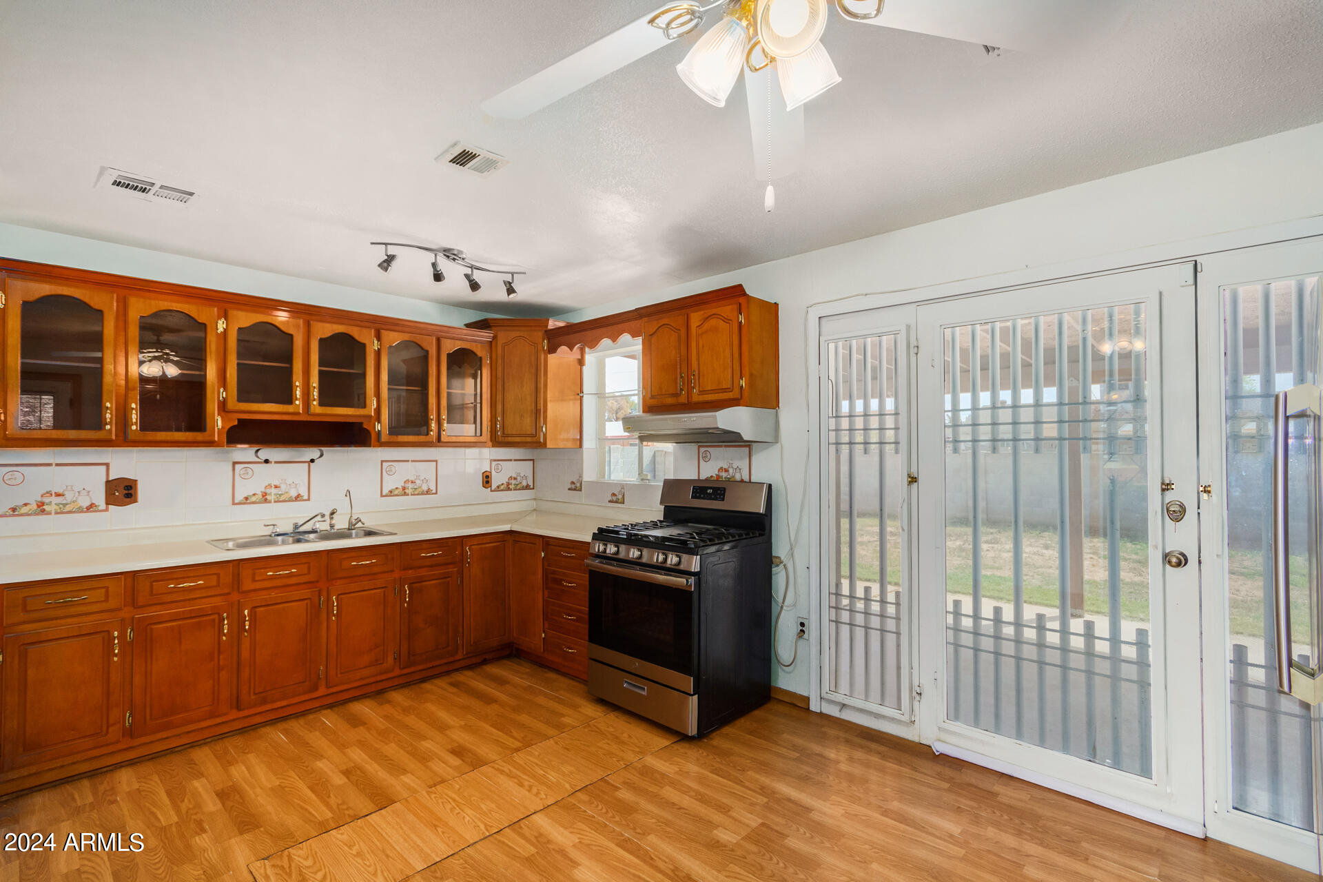 3407 West Charter Oak Road Phoenix, AZ 85029 - Photo 3 of 23 Kitchen