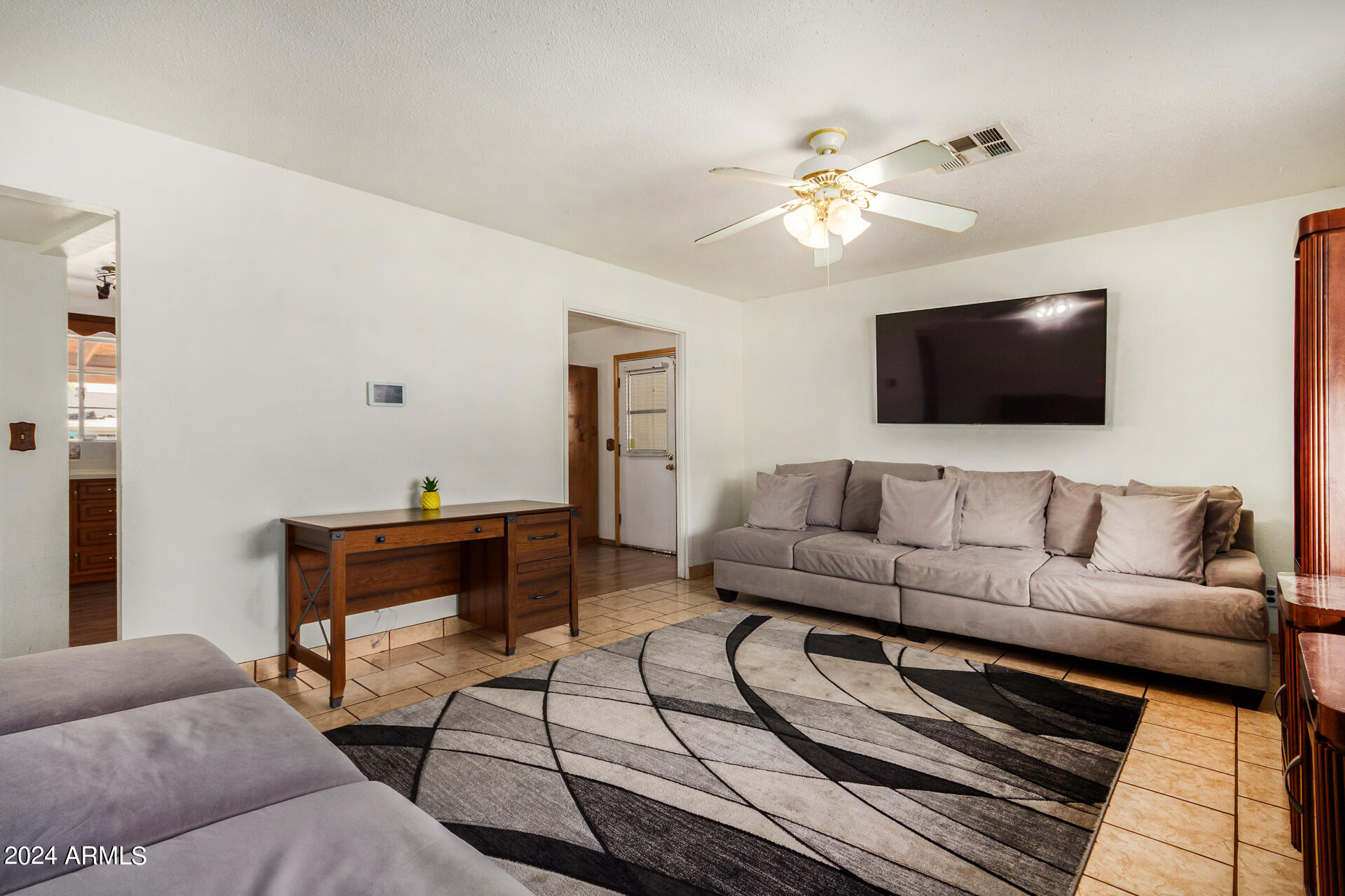 3407 West Charter Oak Road Phoenix, AZ 85029 - Photo 9 of 23 Living Room
