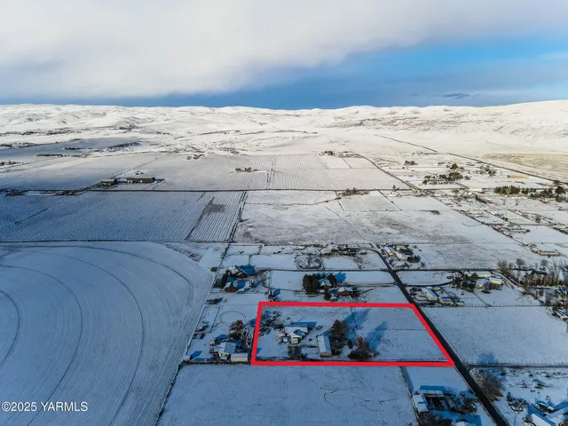 a view of outdoor space and city view