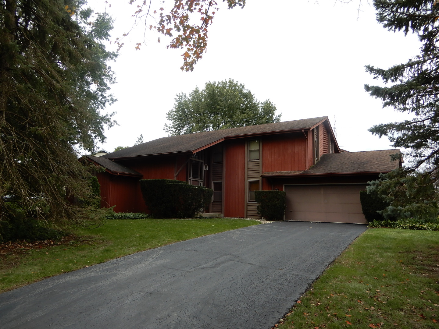 2445 Sun Valley Road Lisle, IL 60532 - Photo 2 of 21