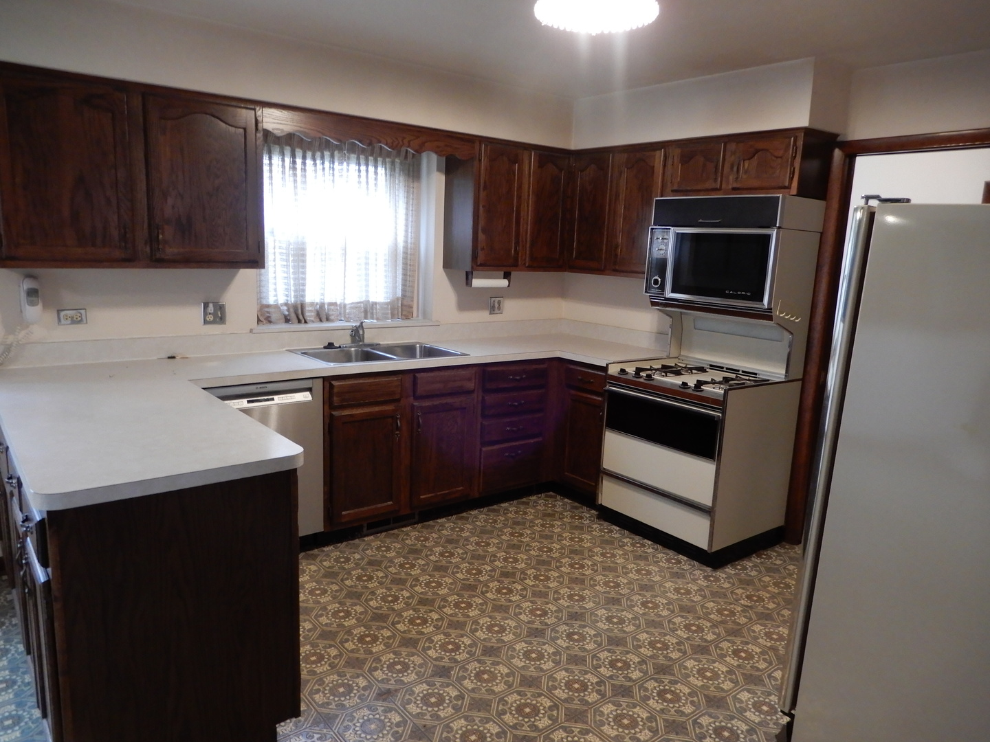 2445 Sun Valley Road Lisle, IL 60532 - Photo 4 of 21