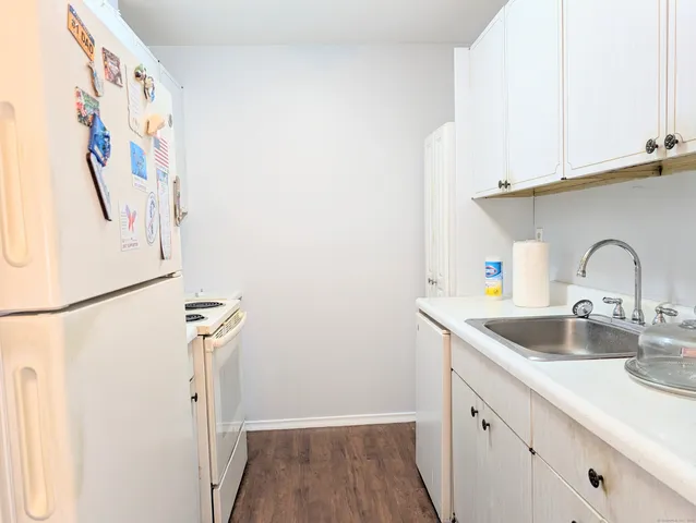 a close view of sink and tap