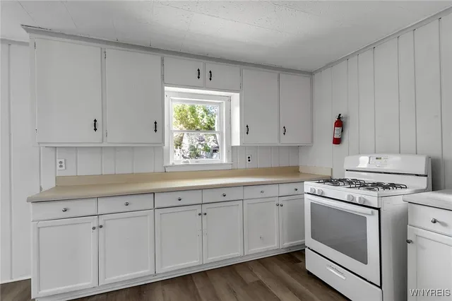 $179,000 | 90 Greenwood Place, Buffalo, NY 14213