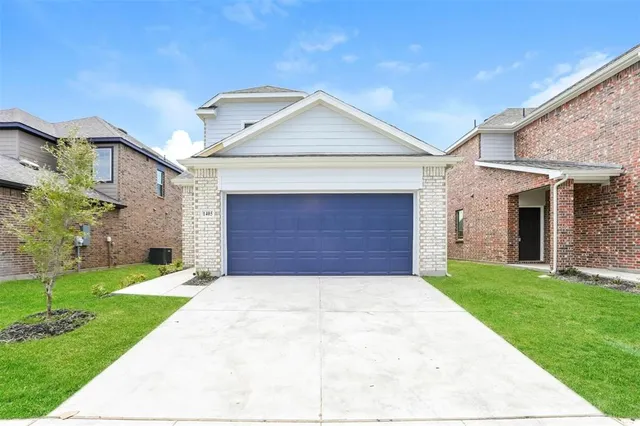 $1,900 | 1405 Jonah Lane, Ennis, TX 75119