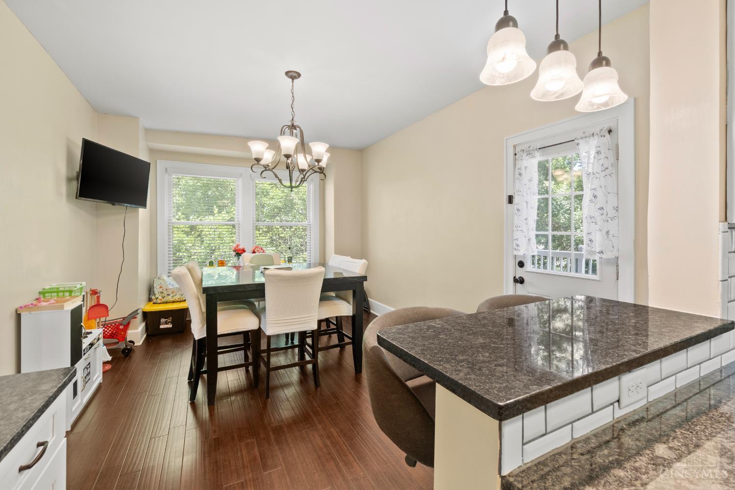 6424 Montgomery Road Cincinnati, OH 45213 - Photo 7 of 46