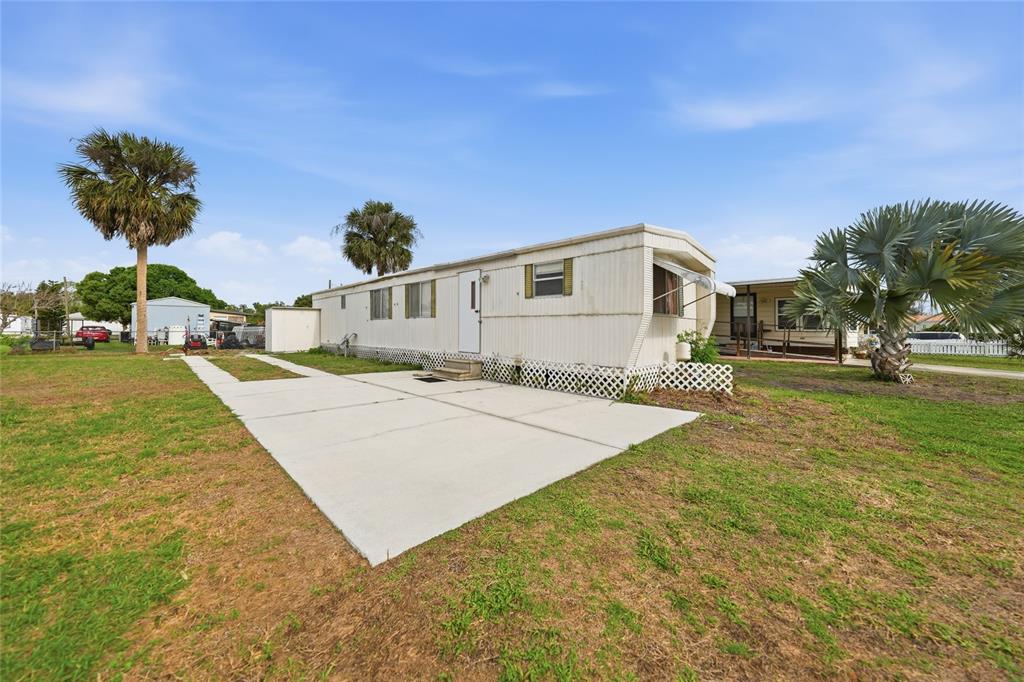 11923 Southwest Loop Terrace Arcadia, FL 34269 - Photo 32 of 50 a front view of a house with a yard