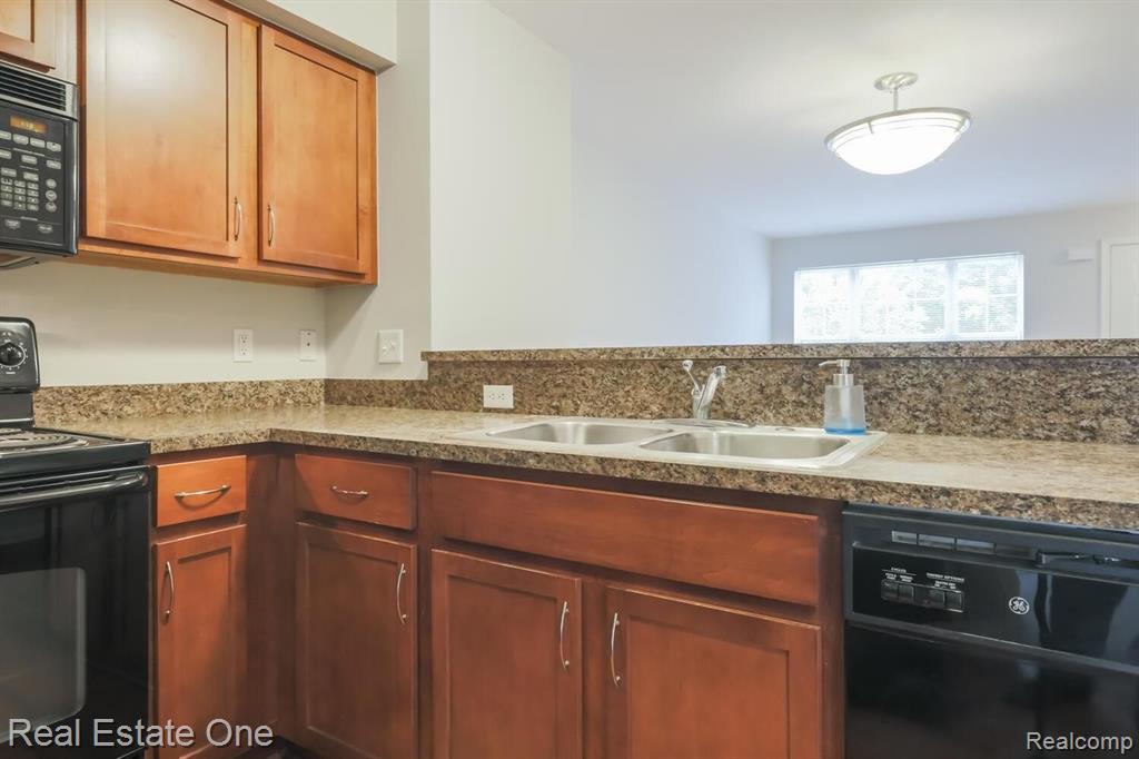 1099 Beaver Run, Unit 76 Troy, MI 48083 - Photo 9 of 28