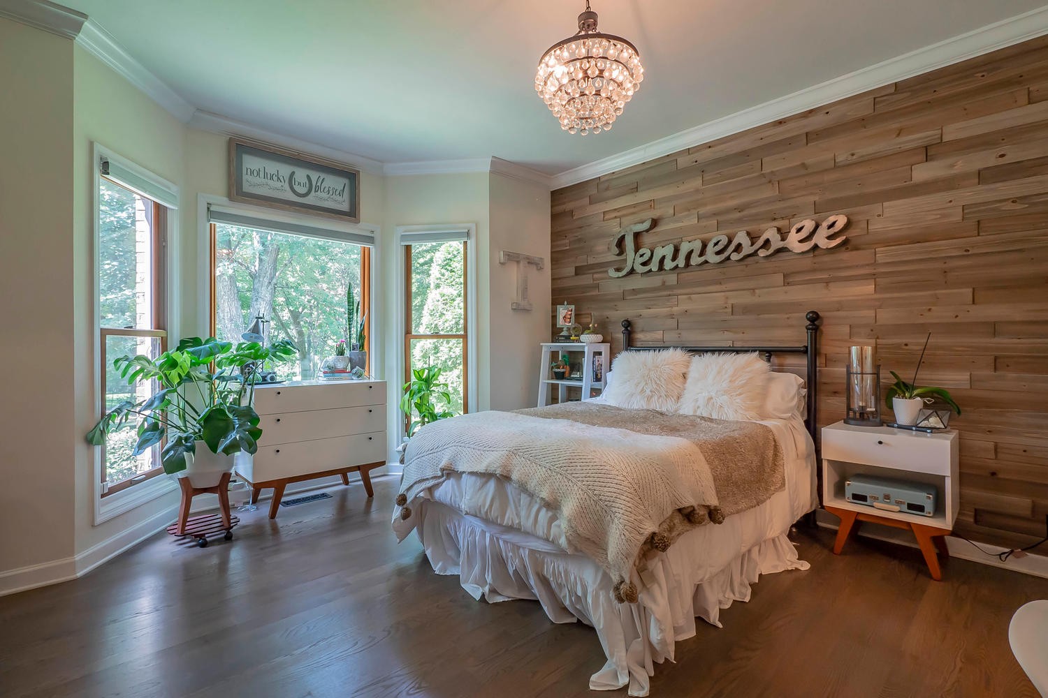 5922 Cane Ridge Road Antioch, TN 37013 - Photo 33 of 50 a bedroom with a bed and a table in it