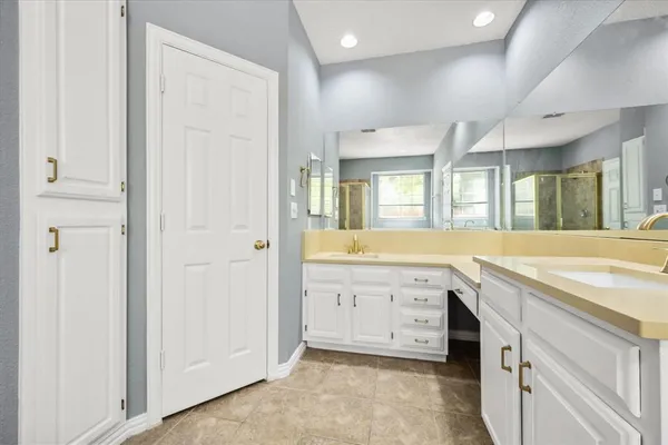 $3,195 | 301 A Andre Drive, Irving, TX 75063