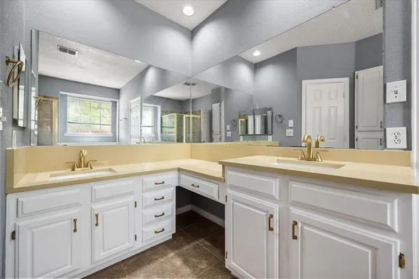 $3,195 | 301 A Andre Drive, Irving, TX 75063