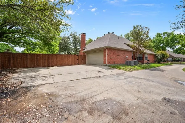 $3,195 | 301 A Andre Drive, Irving, TX 75063