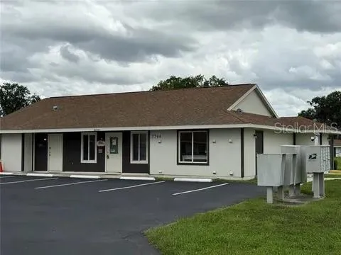 front view of house with a yard