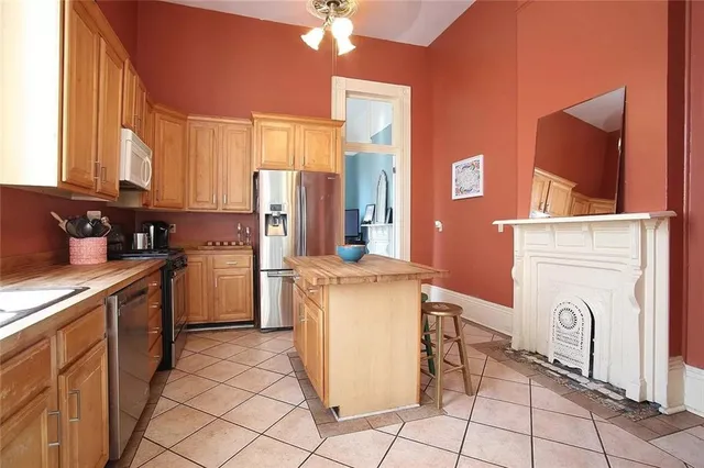 $2,600 | 2240 Constance Street, New Orleans, LA 70130