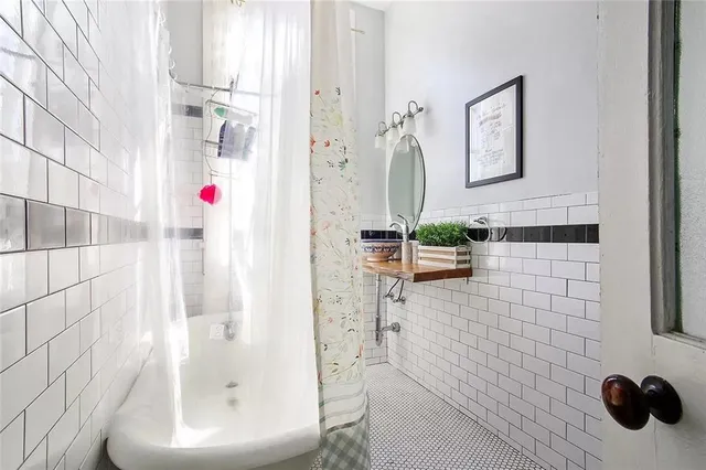 $2,600 | 2240 Constance Street, New Orleans, LA 70130