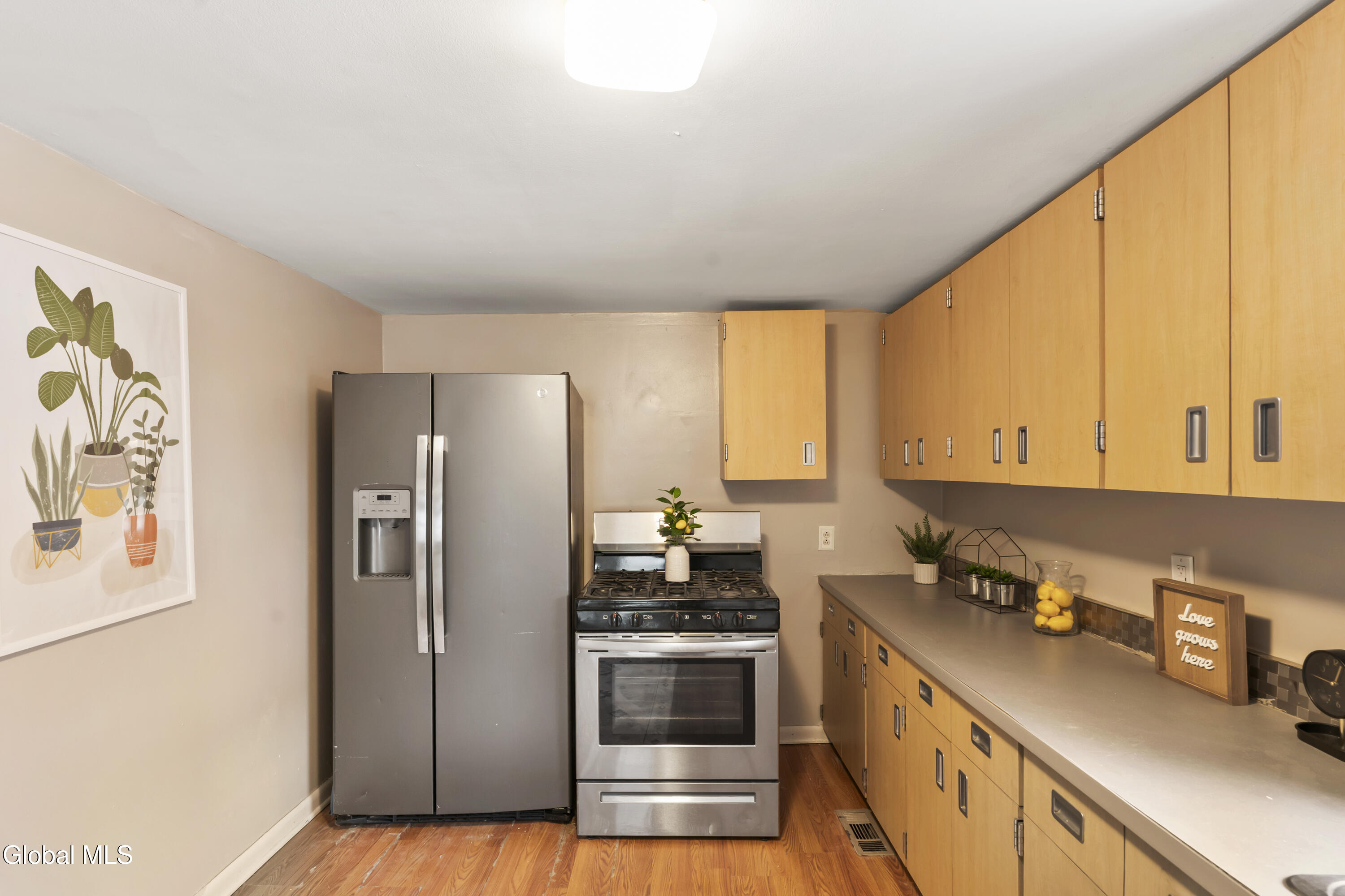 1064 Hegeman Street Schenectady, NY 12306 - Photo 9 of 21 DSC03841
