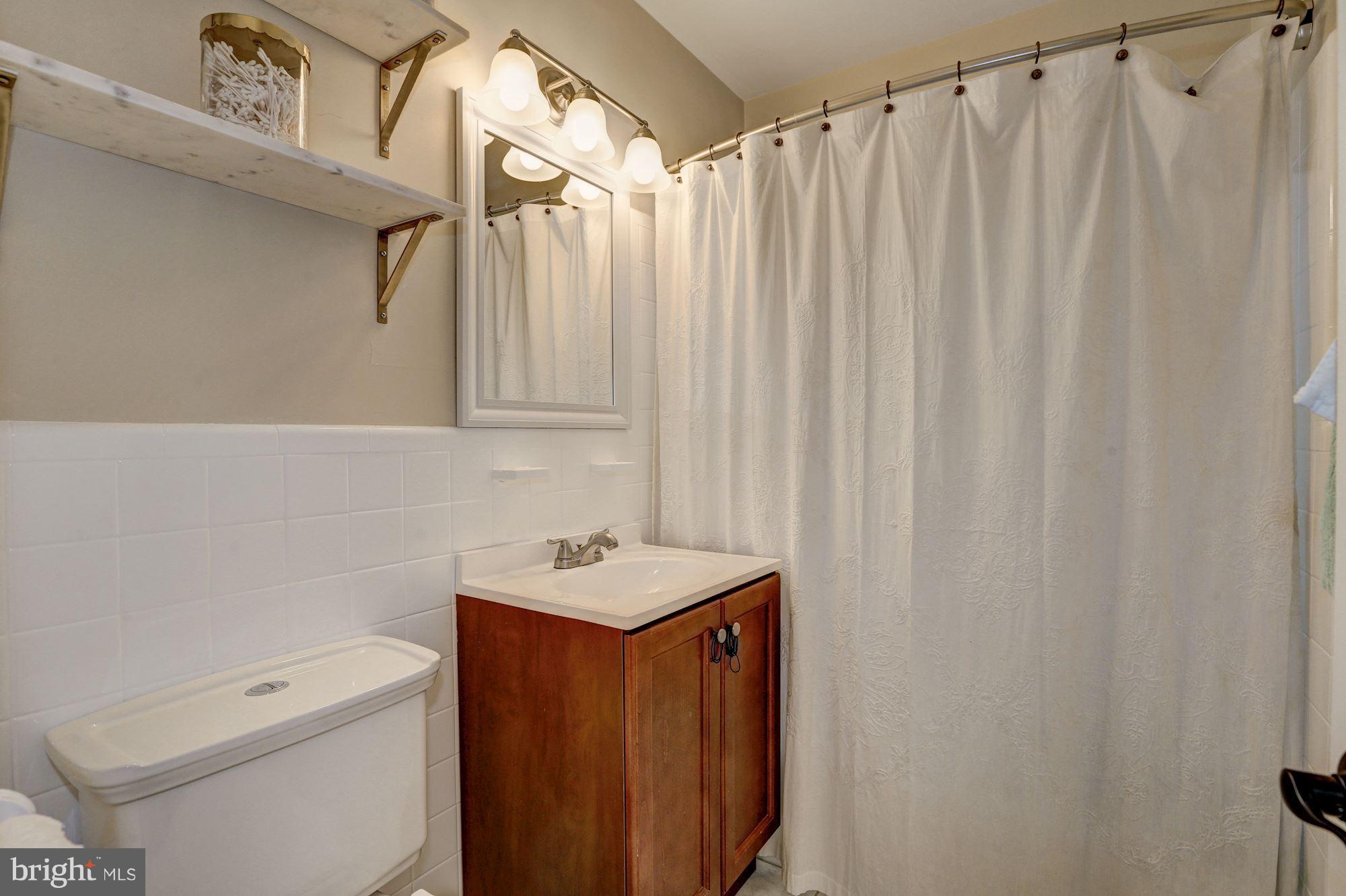 2607 Loma Street Silver Spring, MD 20902 - Photo 18 of 29 Bath (Master)