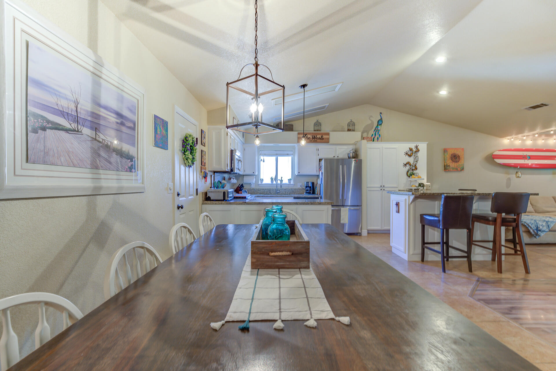 3372 Lawrence Road Redding, CA 96002 - Photo 4 of 30 Open concept living area