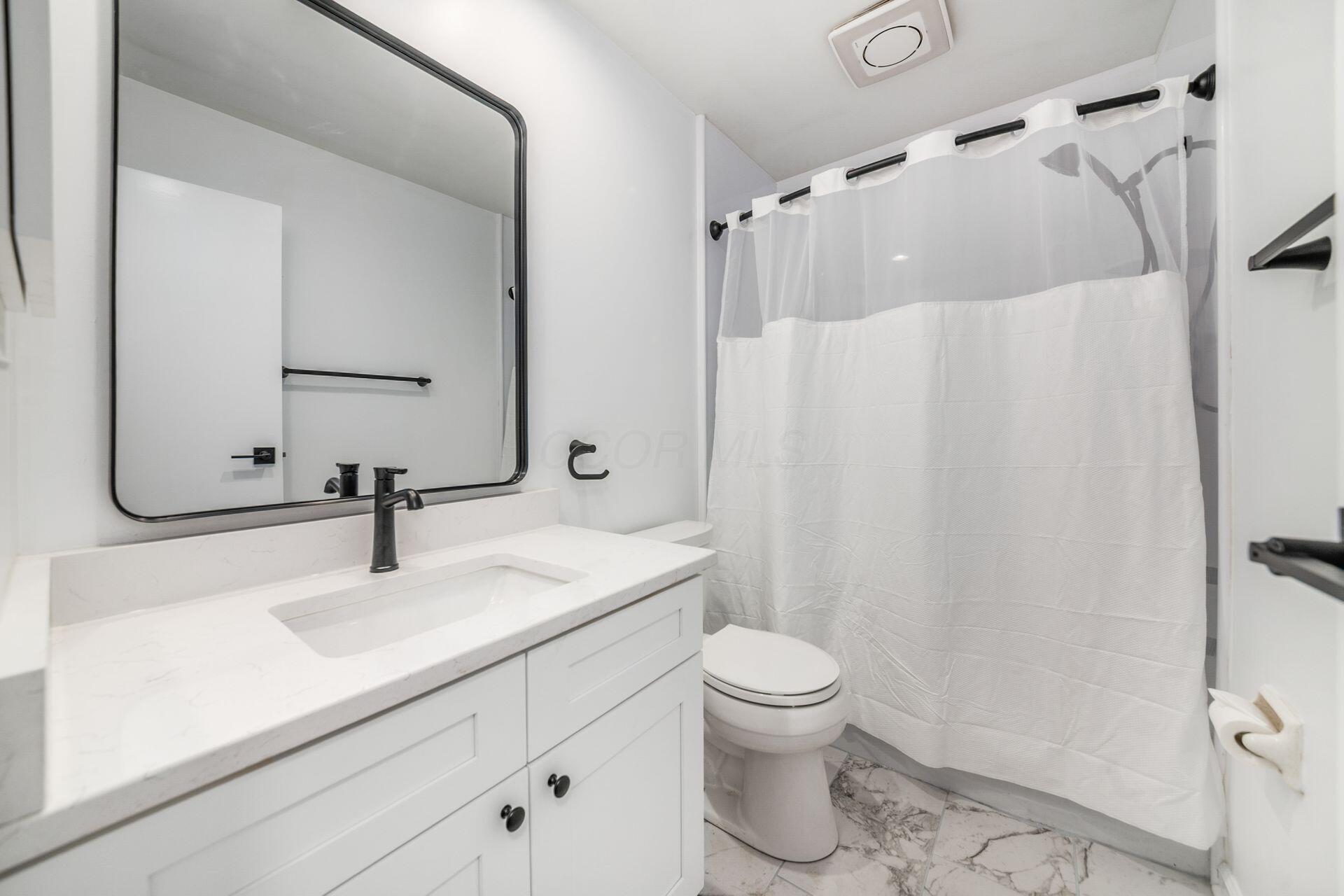 265 Storington Road Westerville, OH 43081 - Photo 20 of 39 Main 2nd floor full bath