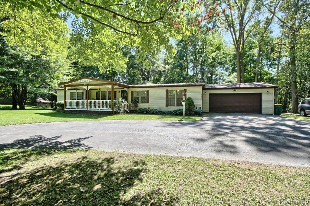 21441 Merriman Road New Boston, MI 48164 - Photo 2 of 28 Front_2nd_View.jpg
