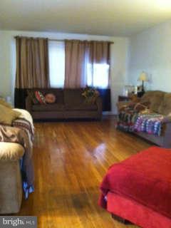 6605 Wickfield Road Baltimore, MD 21209 - Photo 3 of 8 Living Room
