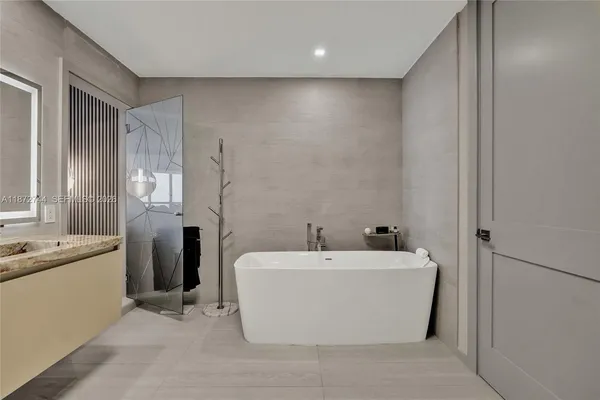 $25,500 | 1100 Biscayne Boulevard, Unit 6303, Miami, FL 33132