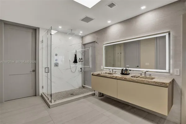 $25,500 | 1100 Biscayne Boulevard, Unit 6303, Miami, FL 33132