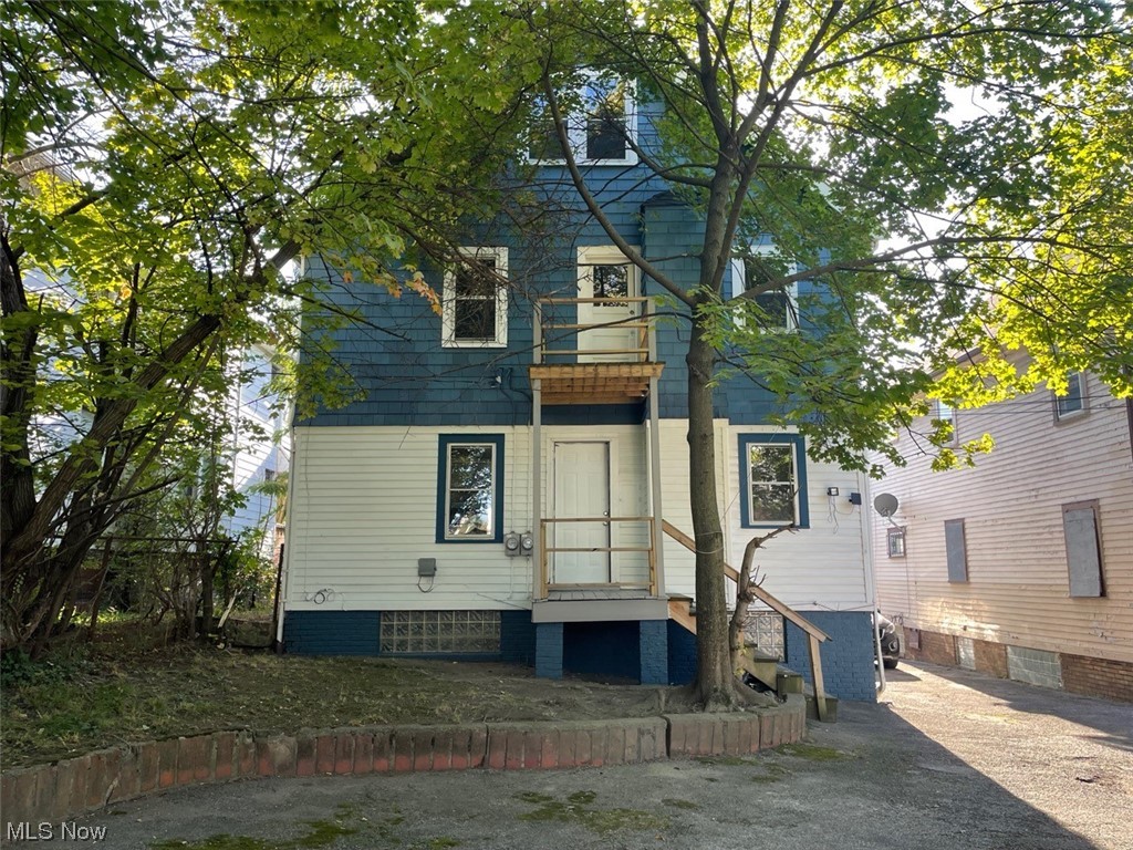 1829 Colonnade Road Cleveland, OH 44112 - Photo 3 of 25