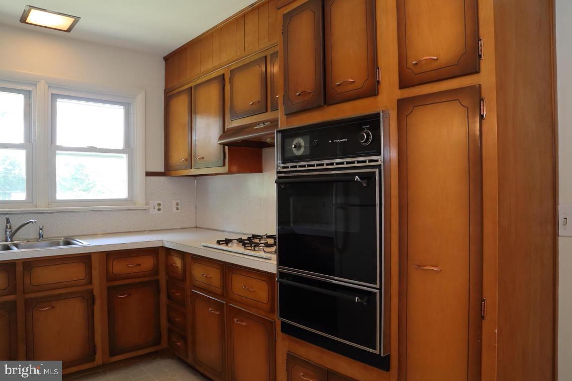 1547 Lambeth Road Lancaster, PA 17601 - Photo 5 of 17