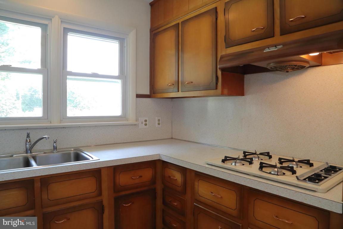 1547 Lambeth Road Lancaster, PA 17601 - Photo 8 of 17