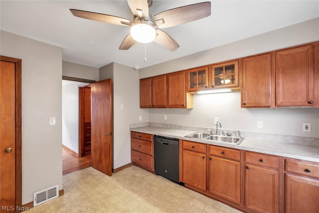 3568 Warren Road Cleveland, OH 44111 - Photo 18 of 33 Large Kitchen