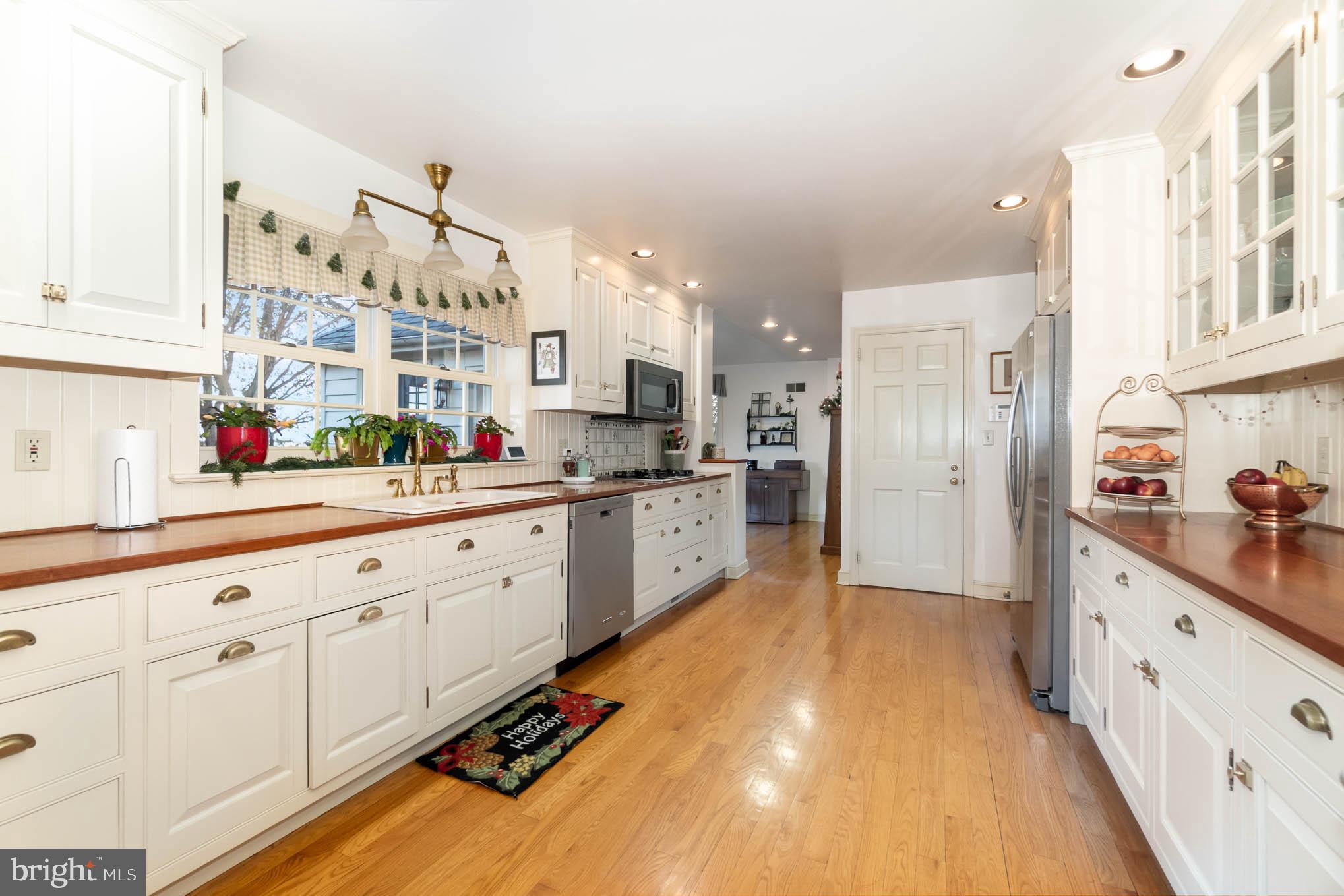 187 Highland Road York, PA 17403 - Photo 11 of 30 Cherry Counter Tops