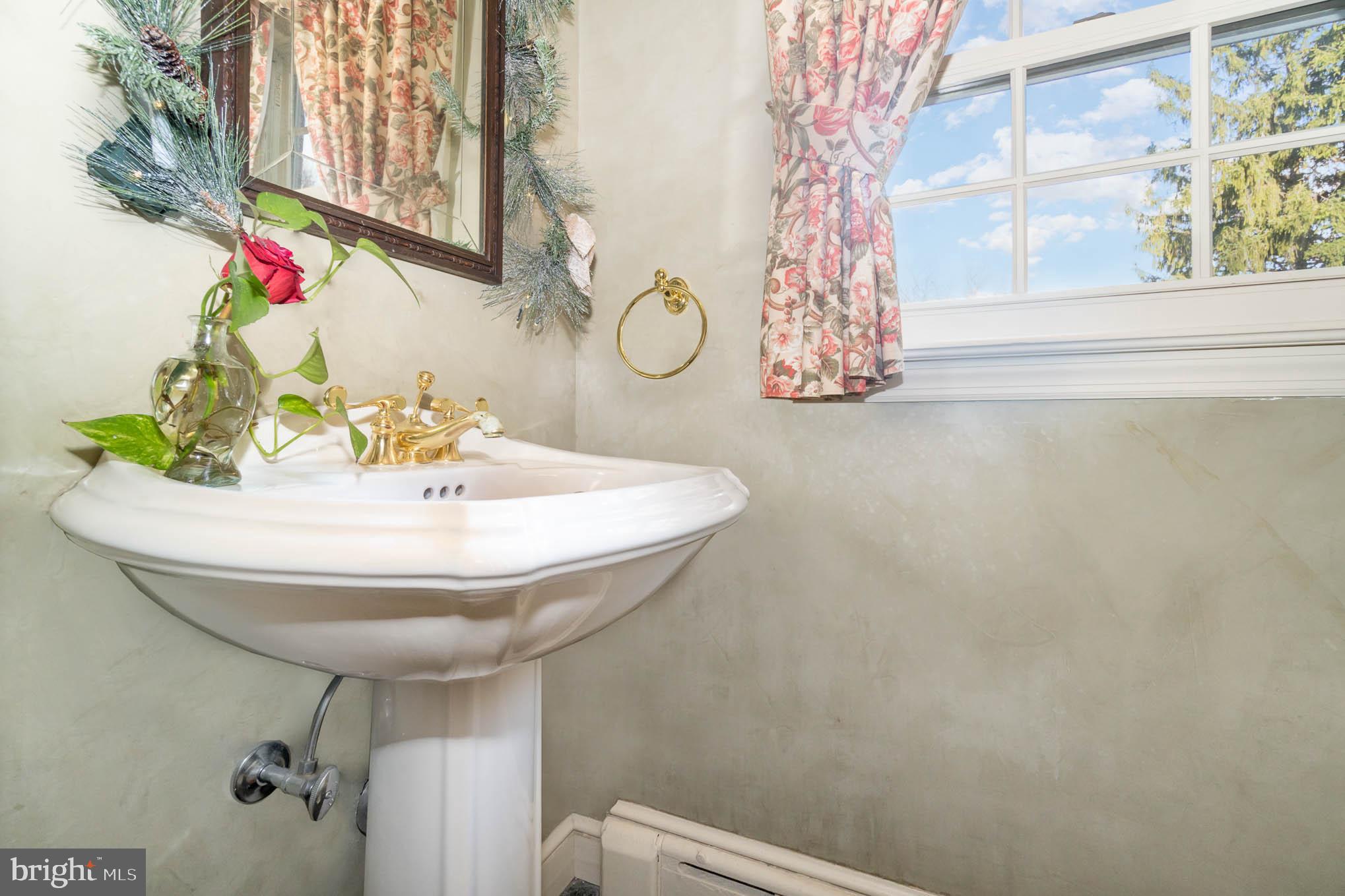 187 Highland Road York, PA 17403 - Photo 13 of 30 Venetian Plaster Walls