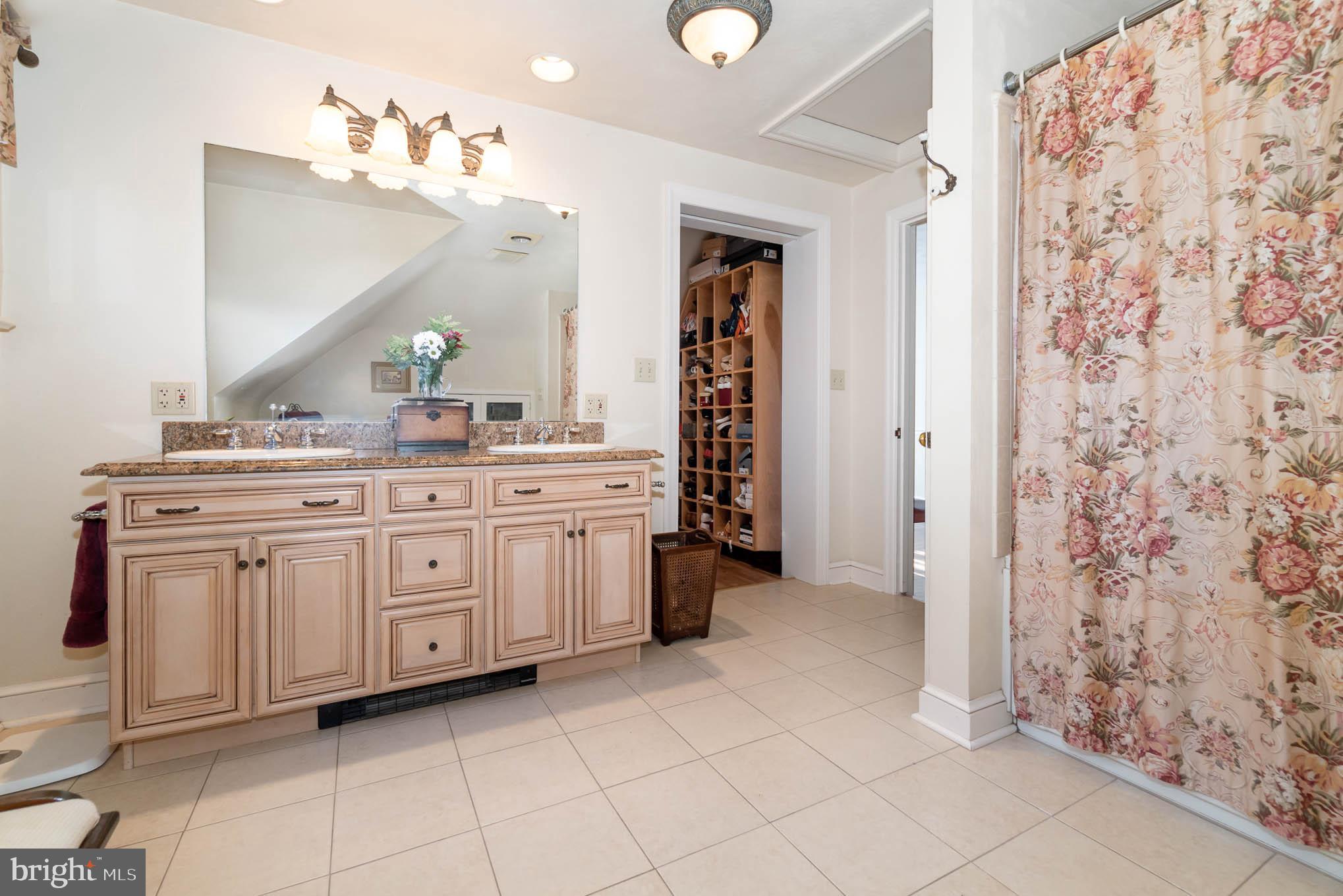 187 Highland Road York, PA 17403 - Photo 17 of 30 Owners Bath