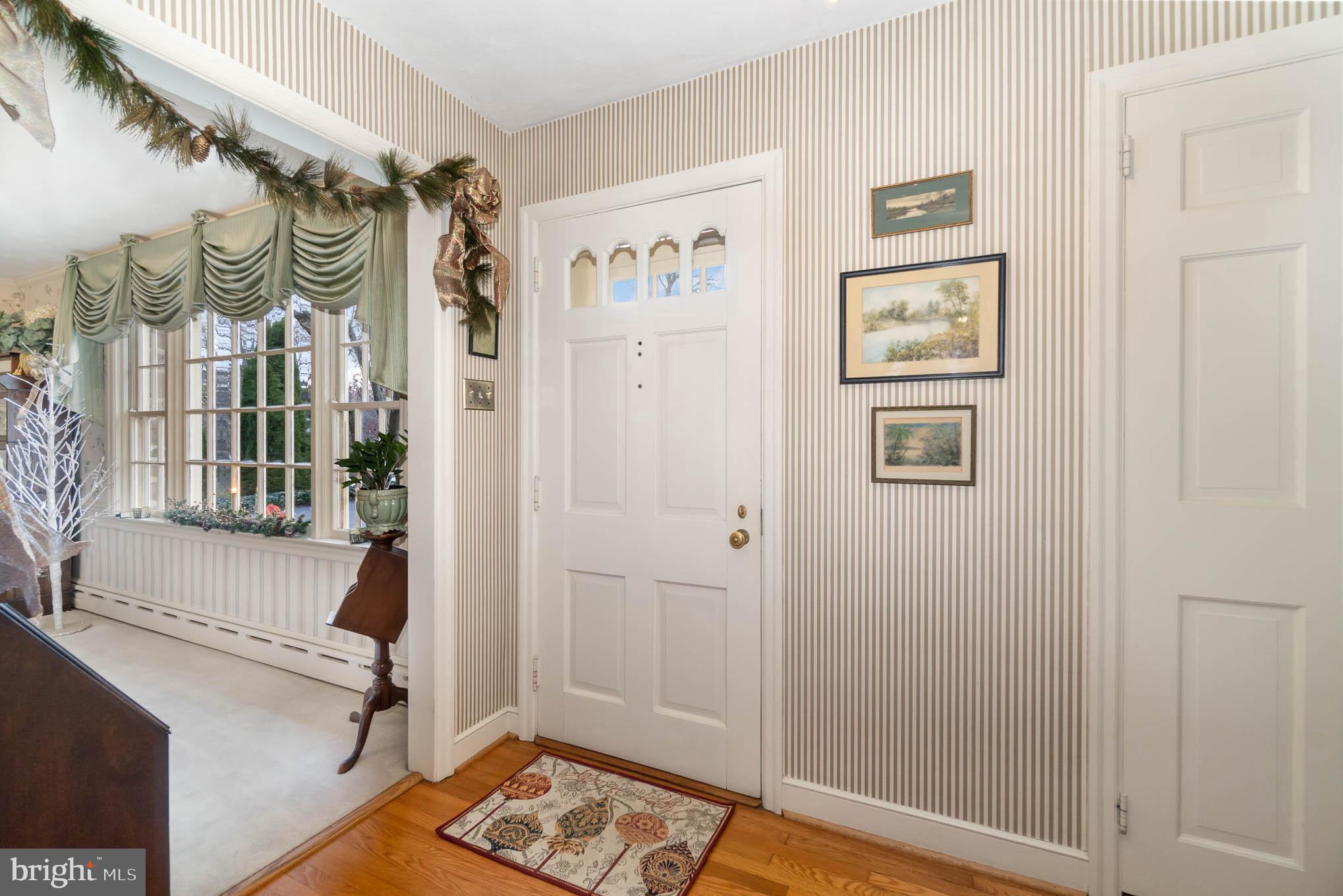 187 Highland Road York, PA 17403 - Photo 3 of 30 Spacious Foyer w/3 large closets