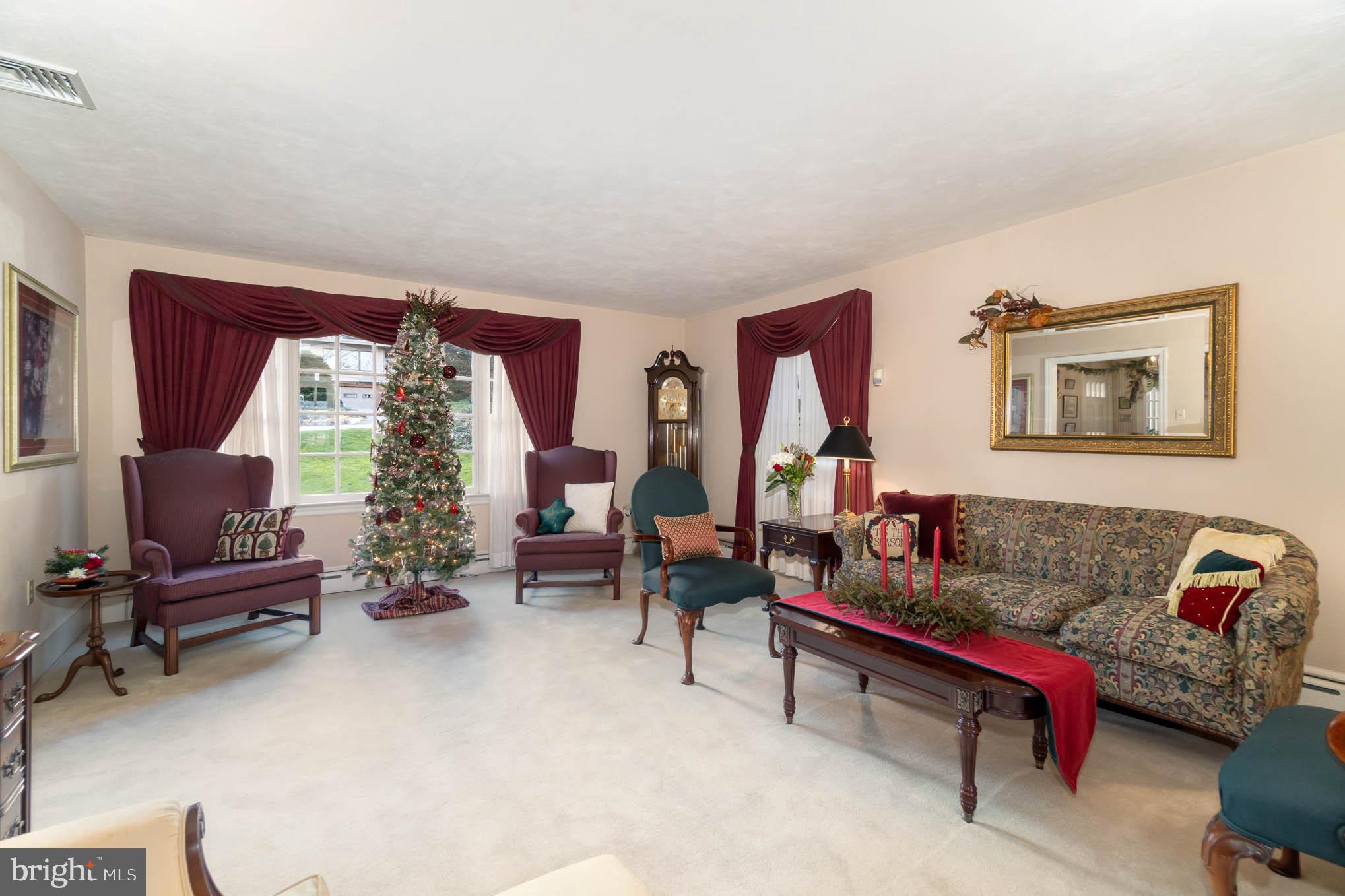 187 Highland Road York, PA 17403 - Photo 6 of 30 Formal Living Room
