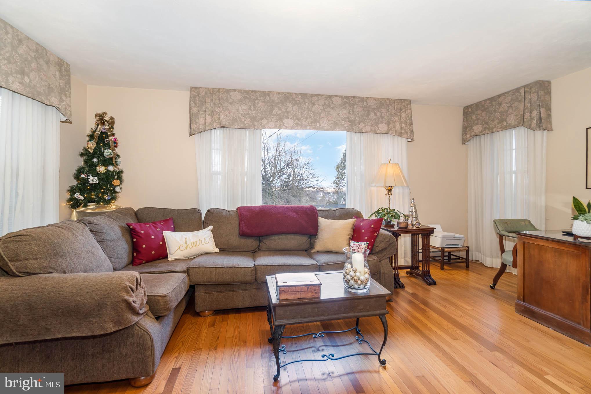187 Highland Road York, PA 17403 - Photo 8 of 30 Cozy Family Room