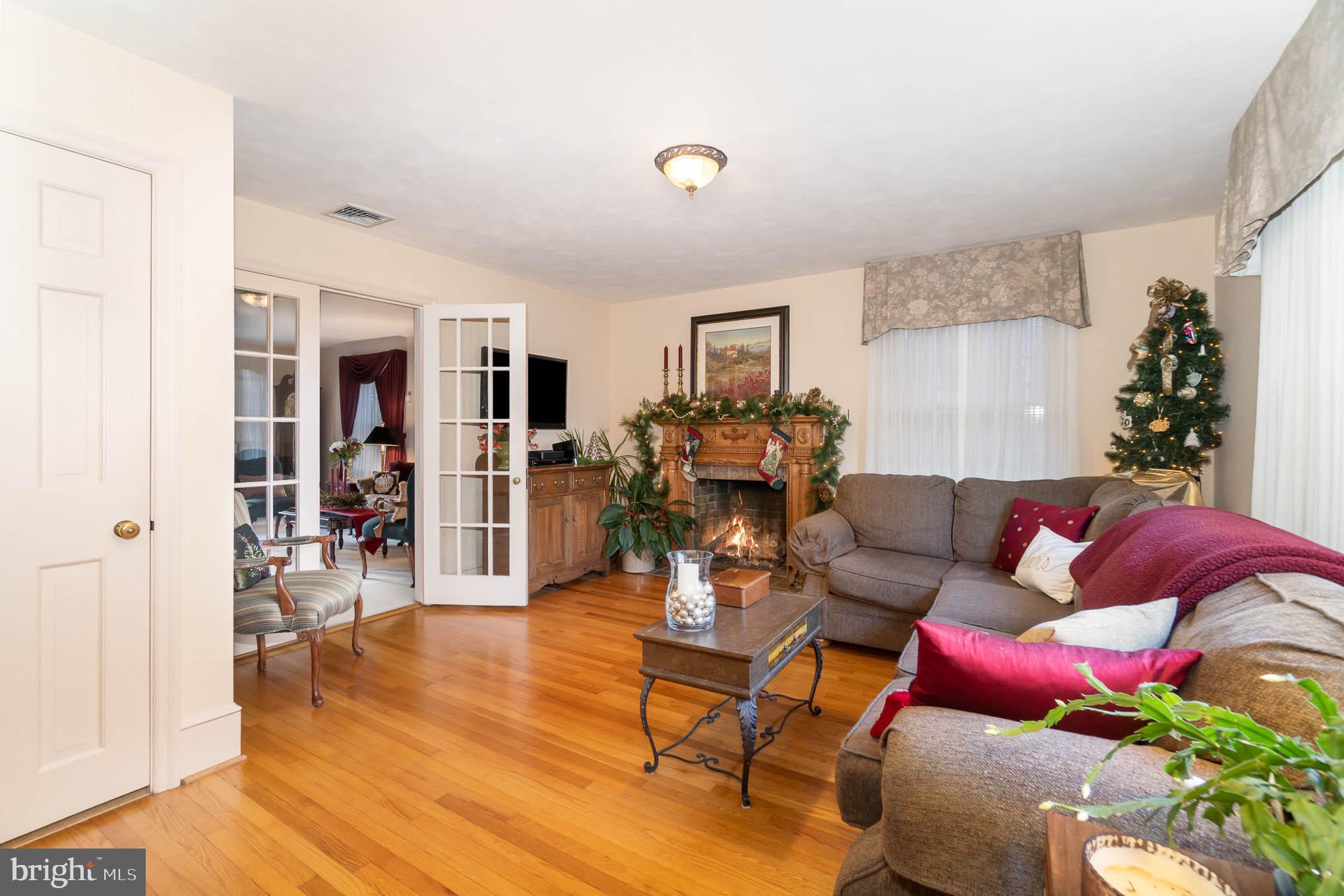 187 Highland Road York, PA 17403 - Photo 9 of 30 Gas Fireplace