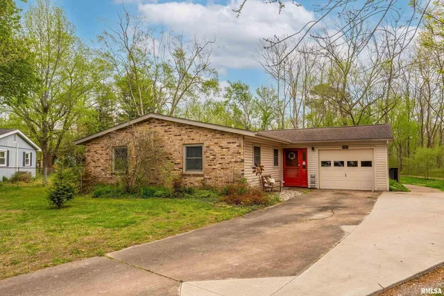 $210,000 | 2017 West Norwood Drive, Carbondale, IL 62901