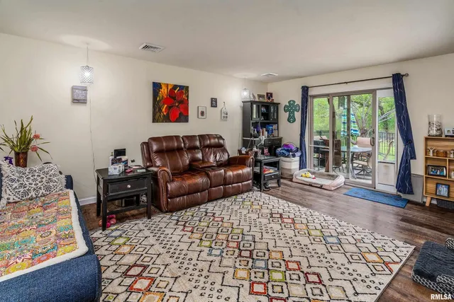 $210,000 | 2017 West Norwood Drive, Carbondale, IL 62901