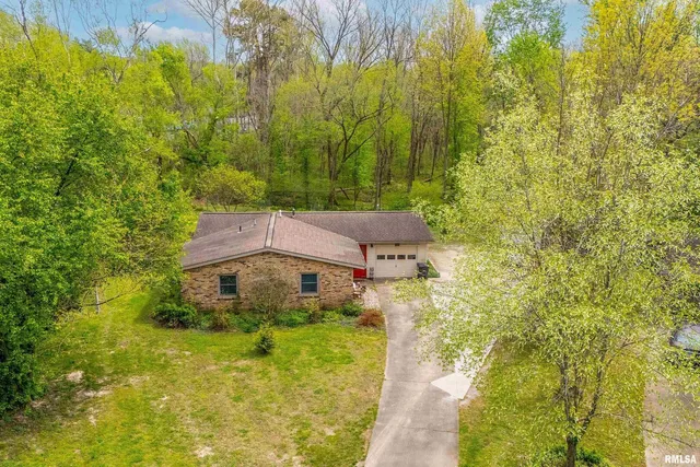 $210,000 | 2017 West Norwood Drive, Carbondale, IL 62901